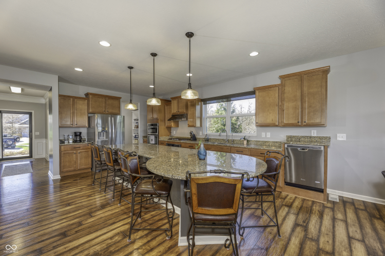 Listing Image 10