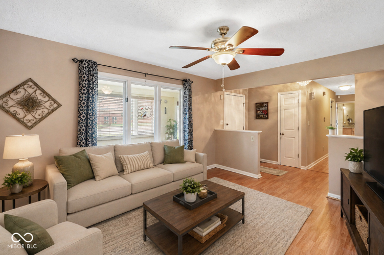 Listing Image 12