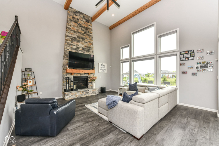 Listing Image 12