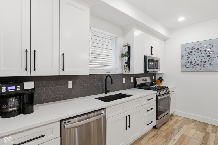 Listing Image 13