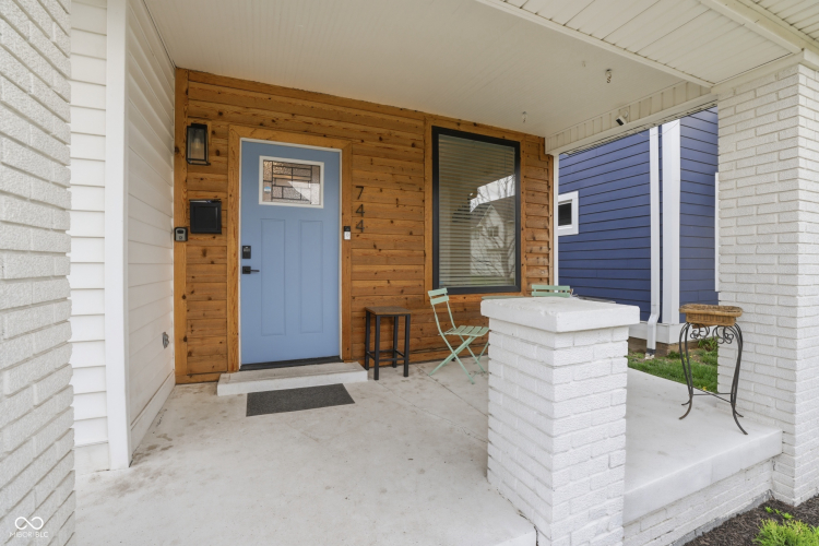 Listing Image 4