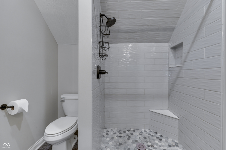 Listing Image 74