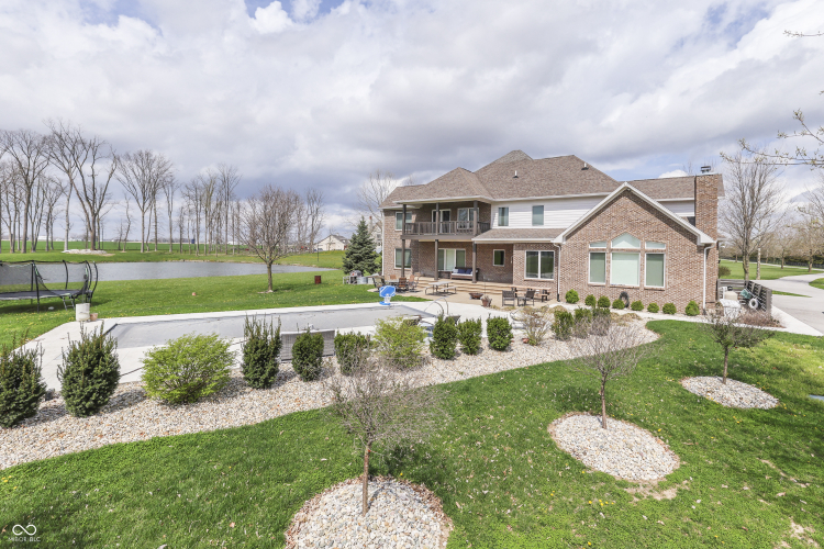 Listing Image 79