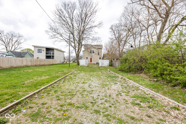 Listing Image 4