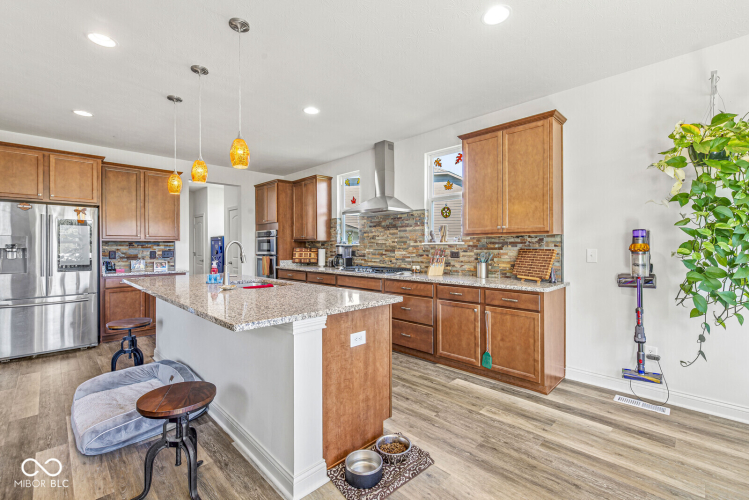 Listing Image 7