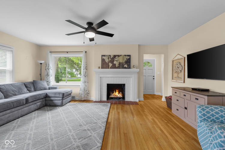 Listing Image 7