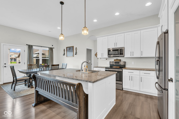 Listing Image 12