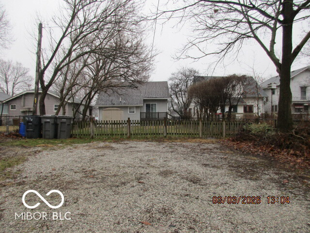 Listing Image 4