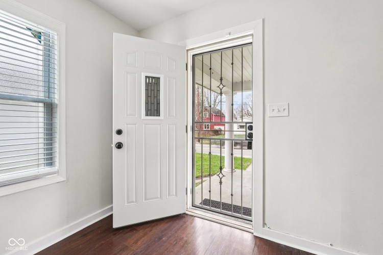 Listing Image 11
