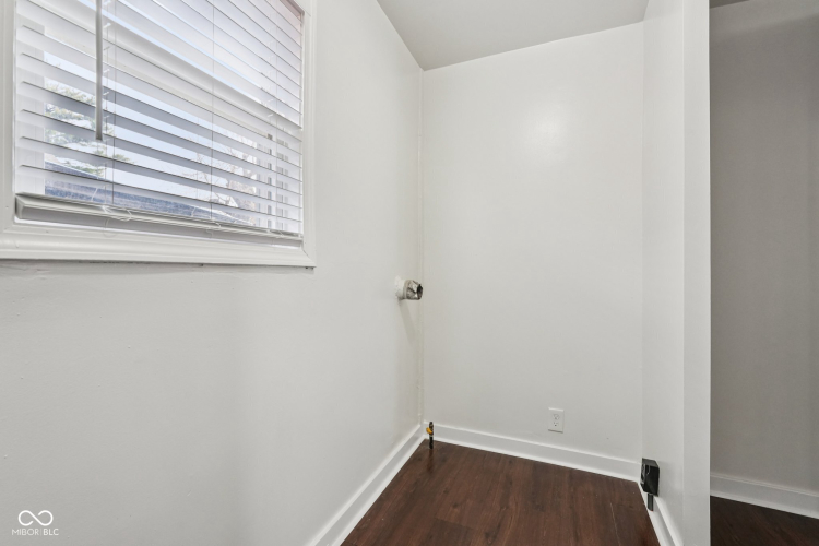 Listing Image 52