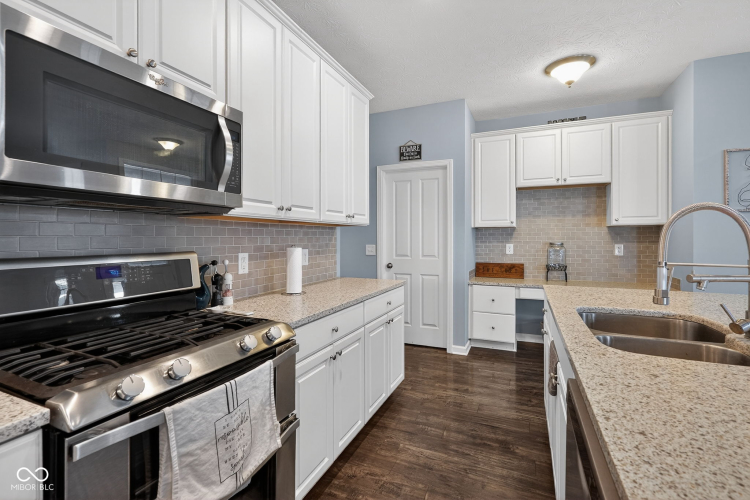 Listing Image 12