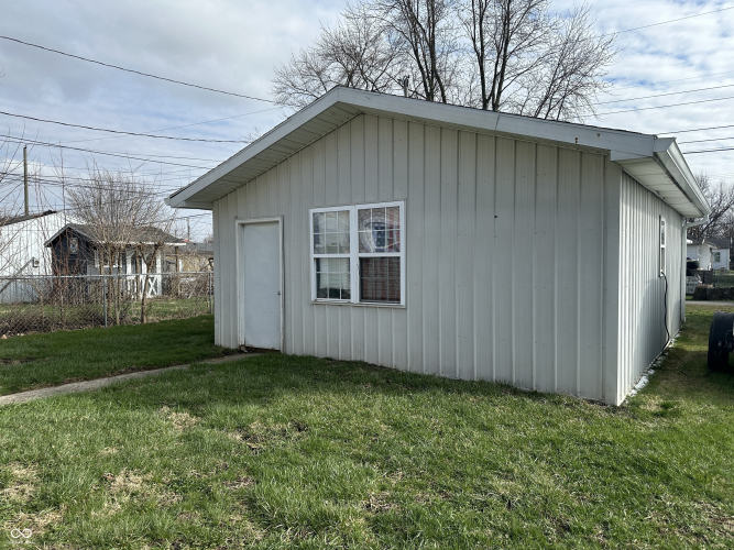 Listing Image 6