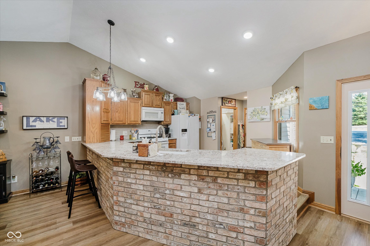 Listing Image 18
