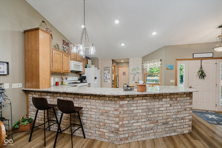 Listing Image 19