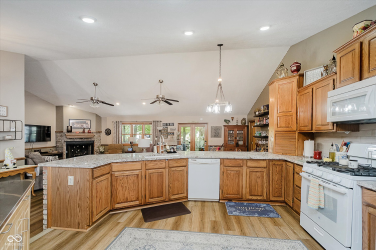 Listing Image 22