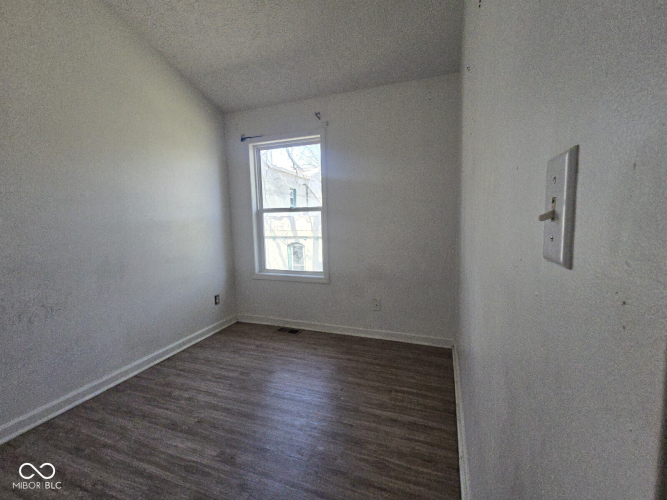 Listing Image 26