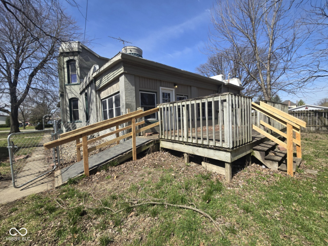 Listing Image 4