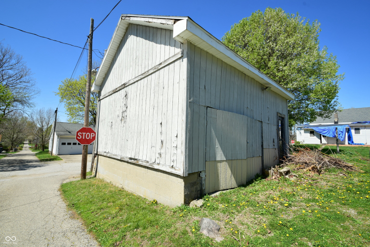 Listing Image 4