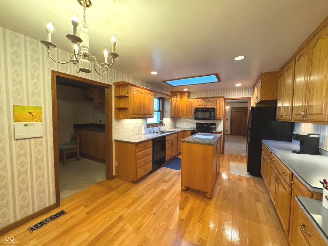 Listing Image 14