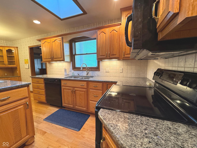 Listing Image 15