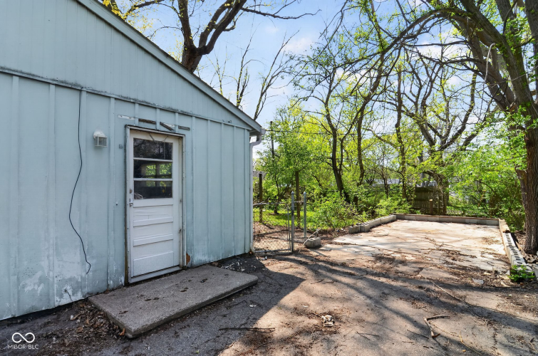 Listing Image 4