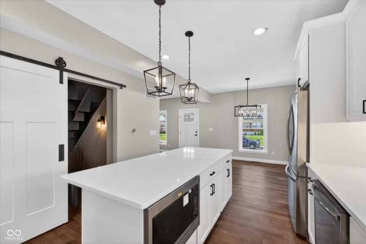 Listing Image 9