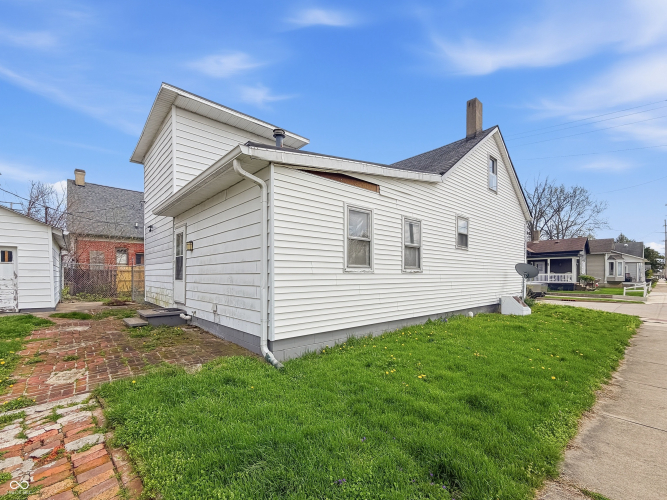 Listing Image 5