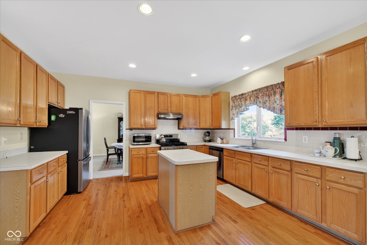 Listing Image 16