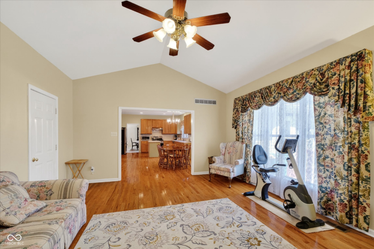 Listing Image 20