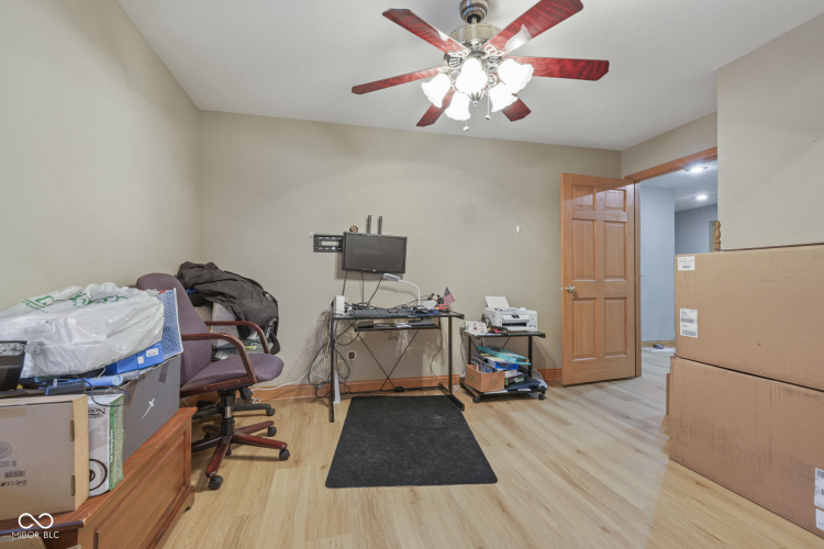 Listing Image 24