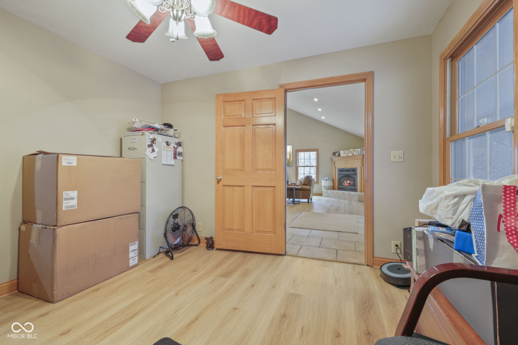 Listing Image 25
