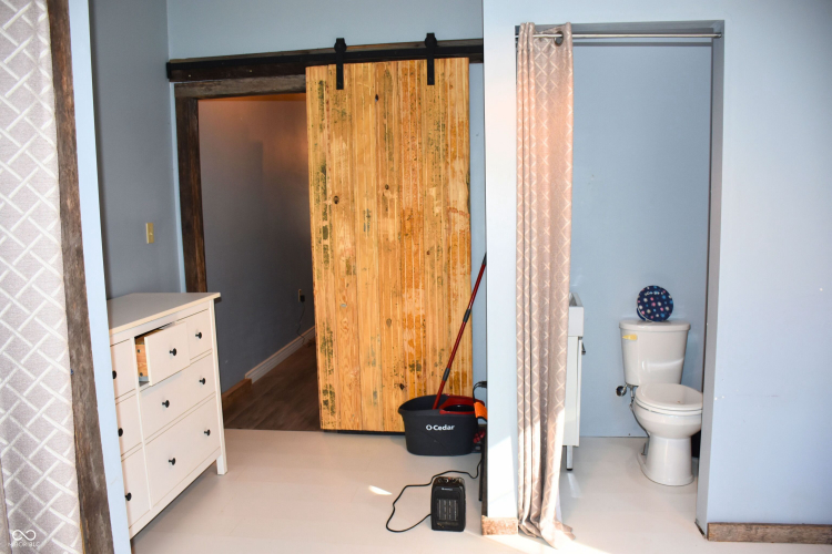 Listing Image 80