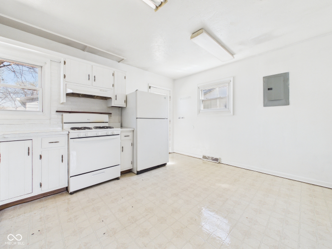 Listing Image 8