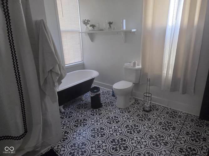 Listing Image 9