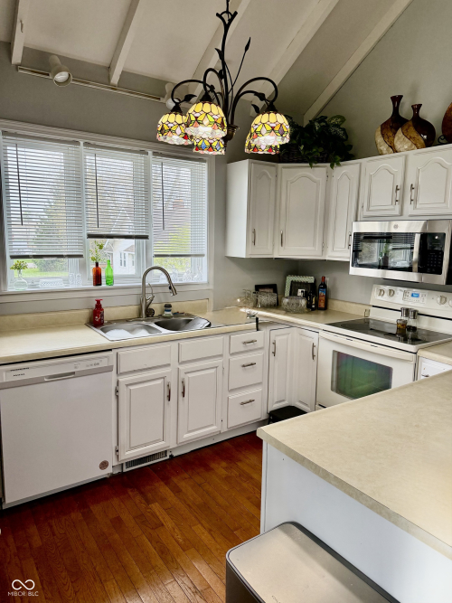 Listing Image 14