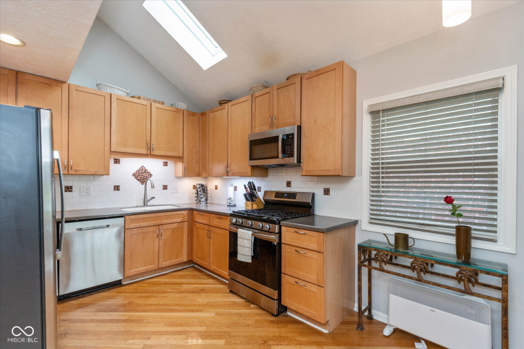Listing Image 5