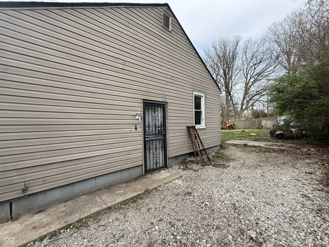 Listing Image 8
