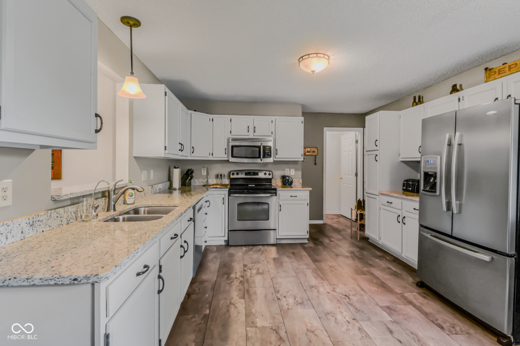 Listing Image 15