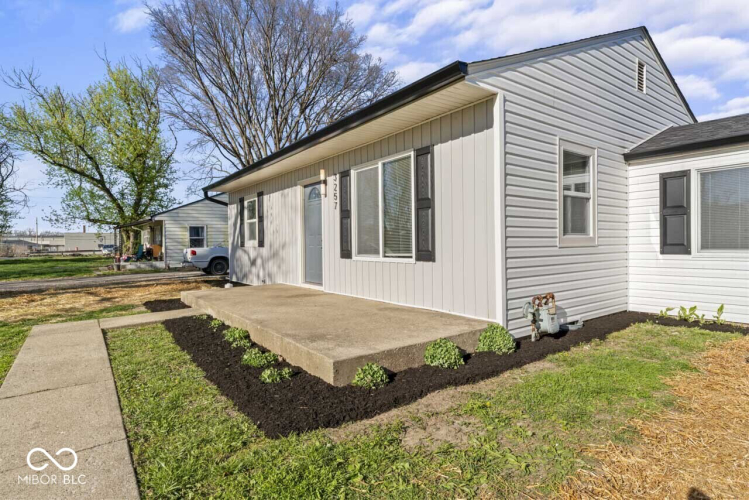 Listing Image 3