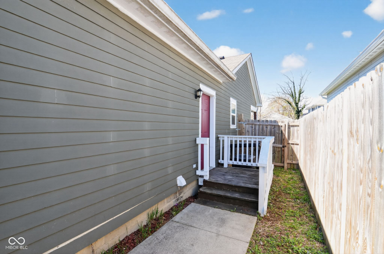 Listing Image 7