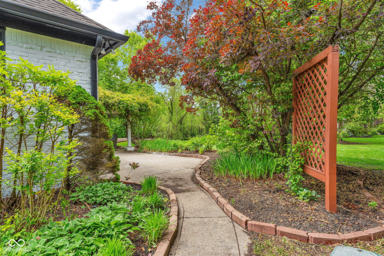 Listing Image 102