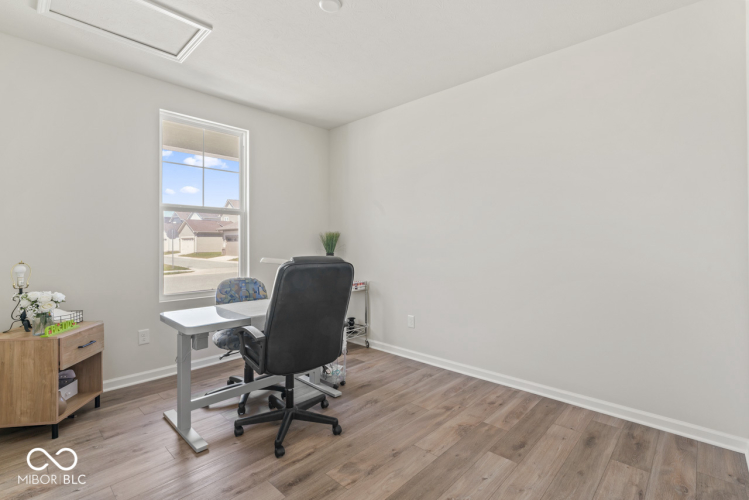 Listing Image 8