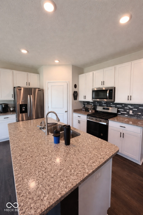 Listing Image 5