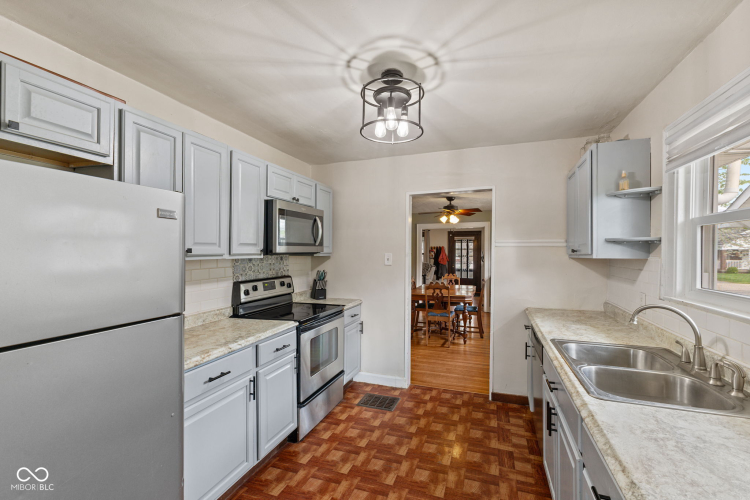 Listing Image 12