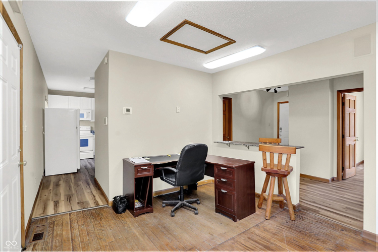 Listing Image 15