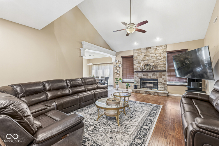 Listing Image 16