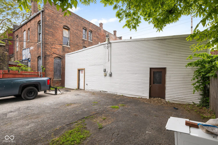 Listing Image 3