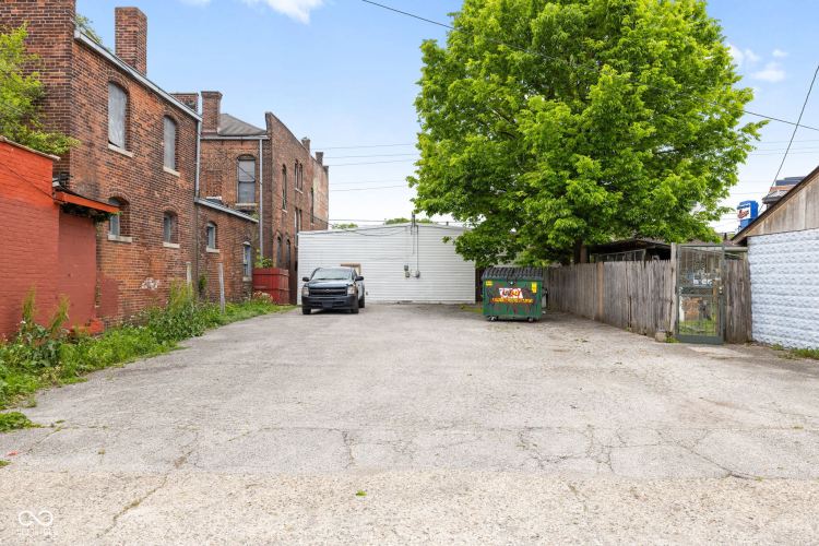 Listing Image 4