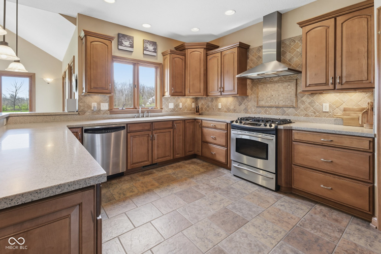 Listing Image 15