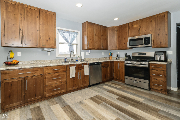 Listing Image 6